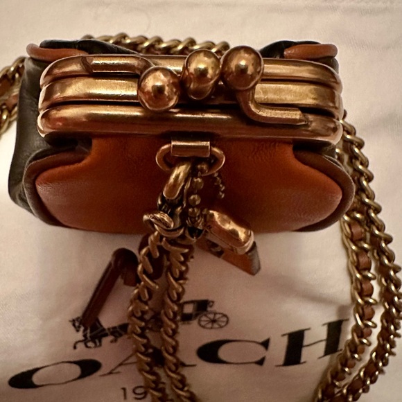 Coach Kisslock Pouch with Rexy and Carriage Print. Single Clasp  Brass Chain. - Picture 3 of 10